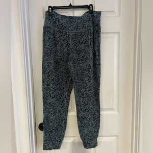 Athleta Salutation Jogger in Teal. XL. EUC.